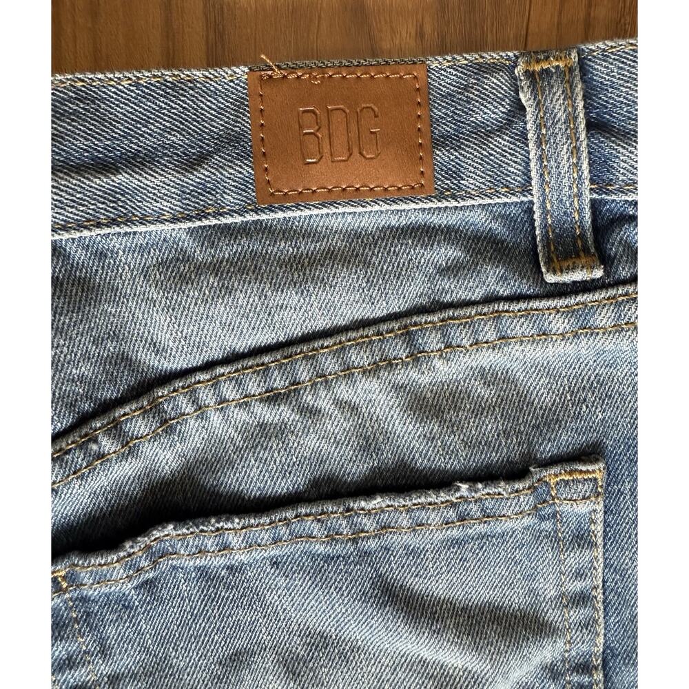 BDG Urban Outfitters‎ Women's Frayed Hem Shorts Light Wash Size 27 Boyfriend - Picture 3 of 7